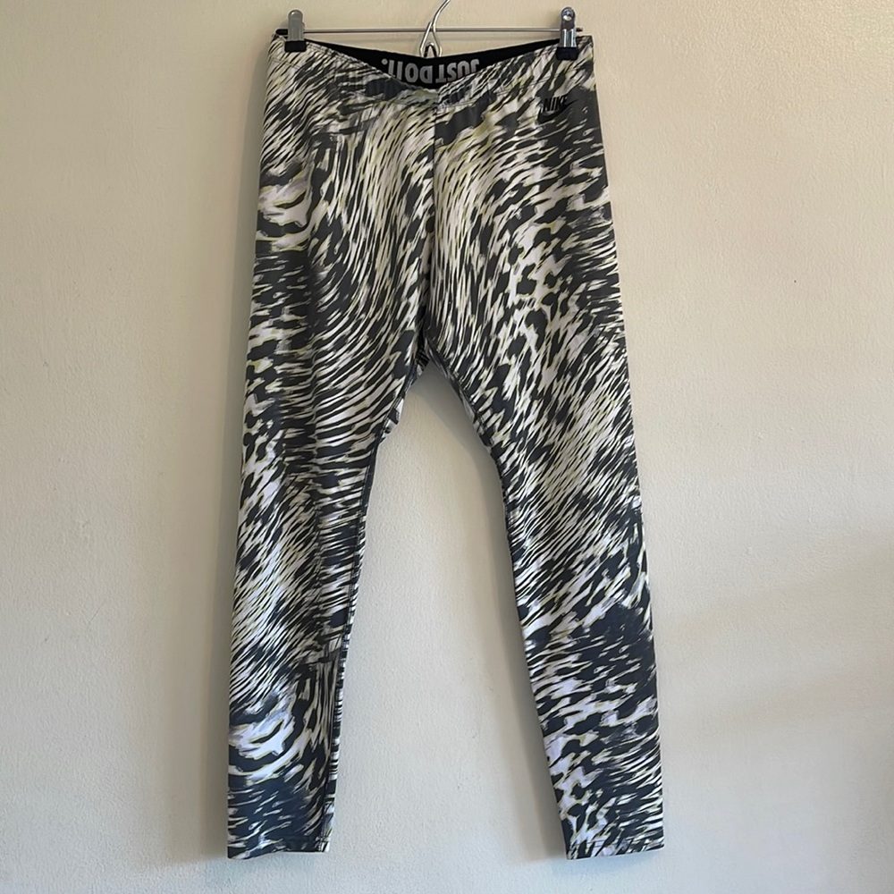 Nike Athletic Gray Leggings // Large - Picture 3 of 8